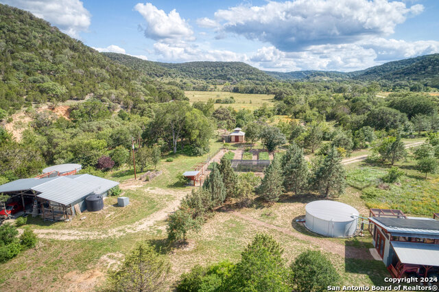 Listing photo id 5 for 801 Mickle Creek