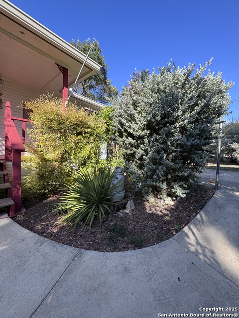 Image 30 of 36 For 745 Trail Crest