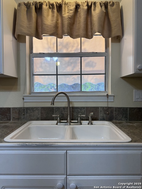 Image 6 of 36 For 745 Trail Crest