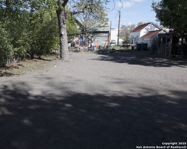 Image 10 of 15 For 116, 118, 120 Lone Star