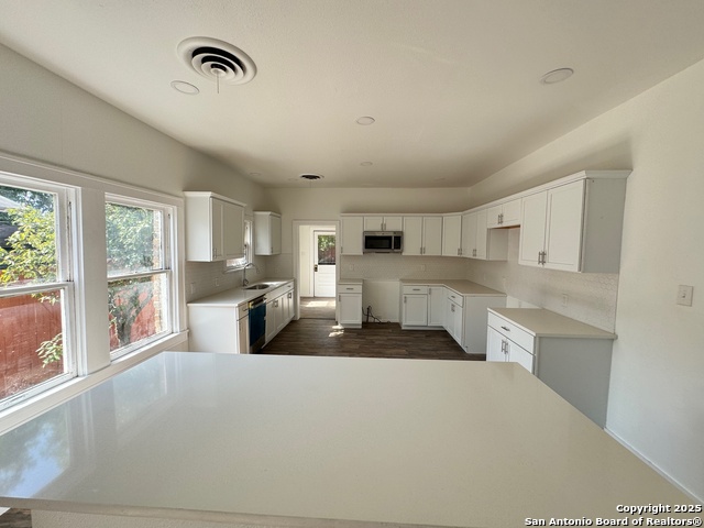 Image 10 of 13 For 2001 Kings