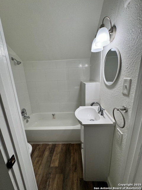 Image 11 of 13 For 2001 Kings