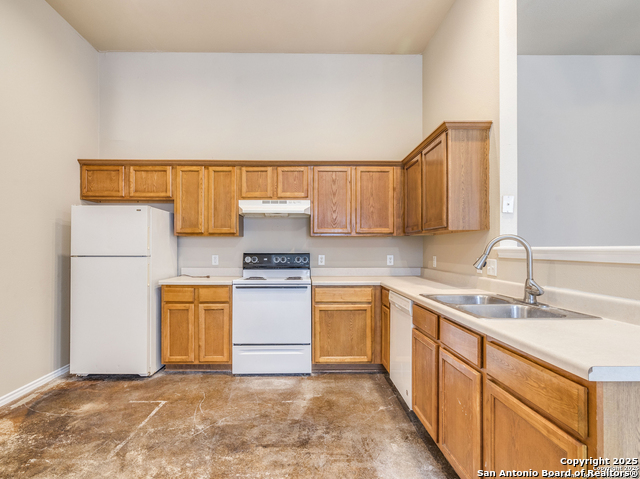 Image 3 of 10 For 5723 Golf Heights Unit 1