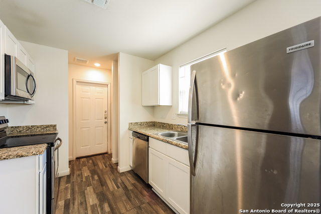 Listing photo id 8 for 3318 Martin Luther King