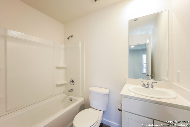 Listing photo id 12 for 3318 Martin Luther King