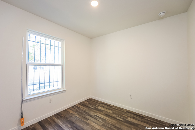 Listing photo id 14 for 3318 Martin Luther King