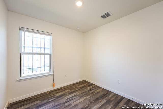 Listing photo id 16 for 3318 Martin Luther King