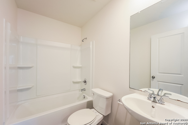 Listing photo id 18 for 3318 Martin Luther King