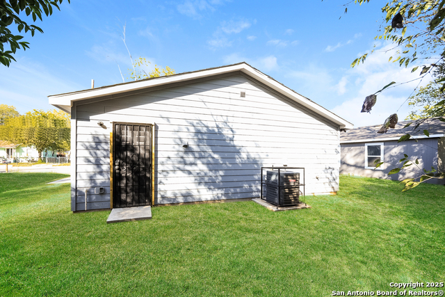 Listing photo id 19 for 3318 Martin Luther King