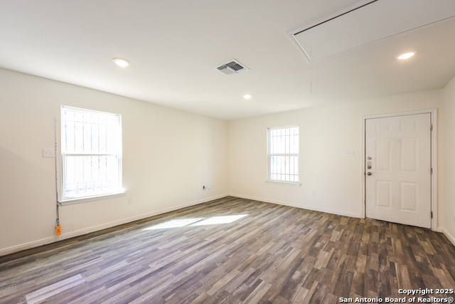 Listing photo id 4 for 3318 Martin Luther King