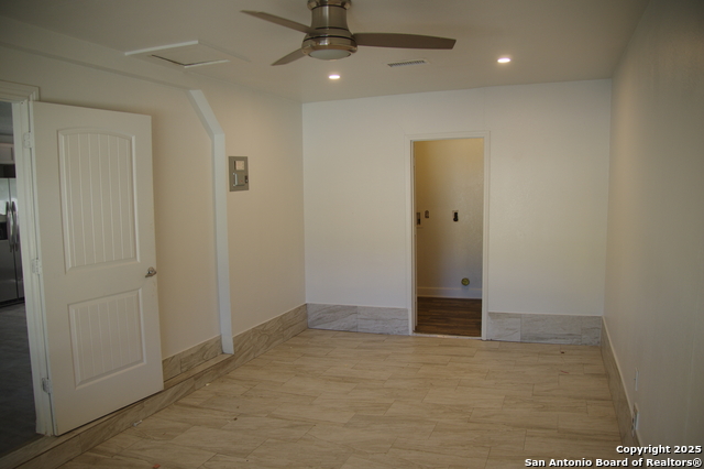 Image 12 of 50 For 4406 Desert View