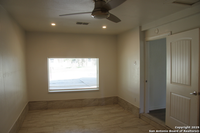 Image 13 of 50 For 4406 Desert View