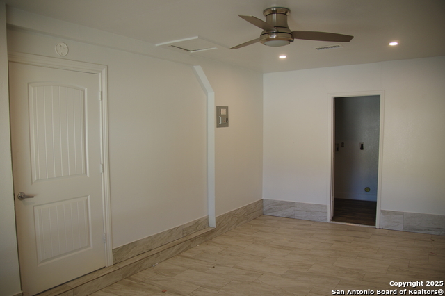 Image 46 of 50 For 4406 Desert View