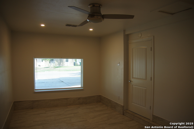 Image 47 of 50 For 4406 Desert View