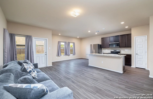 Listing photo id 1 for 2455 Pink Pearl