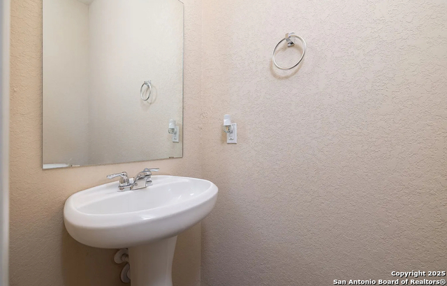 Listing photo id 3 for 2455 Pink Pearl