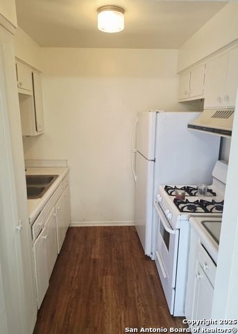 Image 3 of 7 For 8058 Broadway  251u