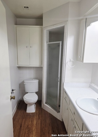 Image 6 of 7 For 8058 Broadway  251u