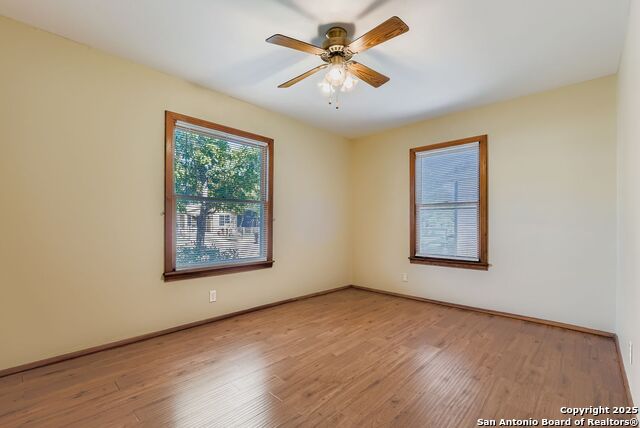 Image 11 of 17 For 1010 Gladstone Ave