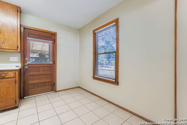 Image 3 of 17 For 1010 Gladstone Ave