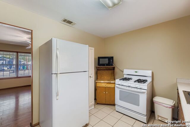 Image 4 of 17 For 1010 Gladstone Ave