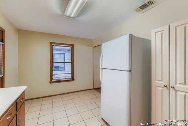 Image 5 of 17 For 1010 Gladstone Ave