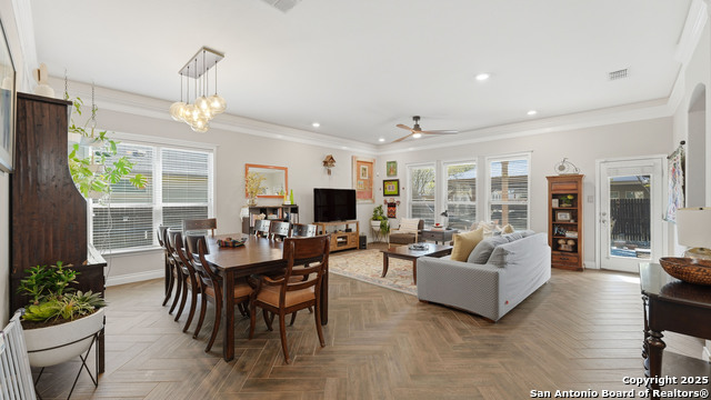 Image 10 of 50 For 743 Cirrus