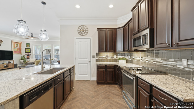 Image 13 of 50 For 743 Cirrus