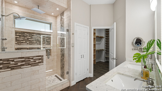 Image 21 of 50 For 743 Cirrus