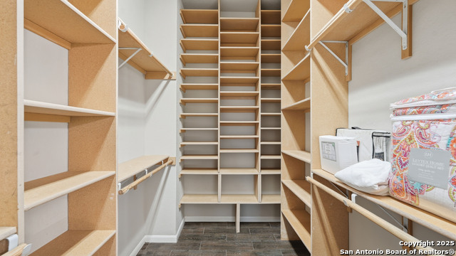 Image 23 of 50 For 743 Cirrus