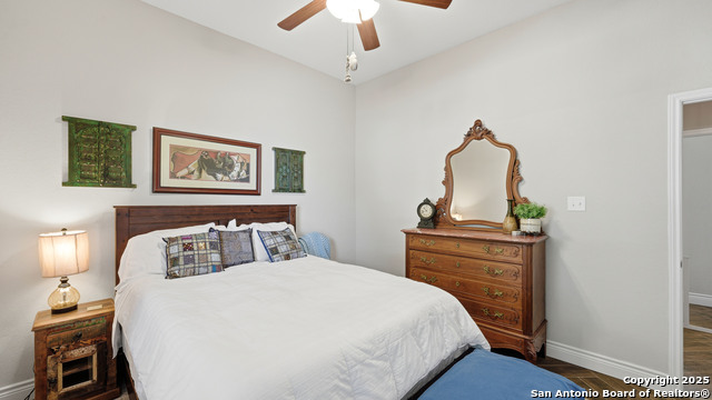 Image 32 of 50 For 743 Cirrus