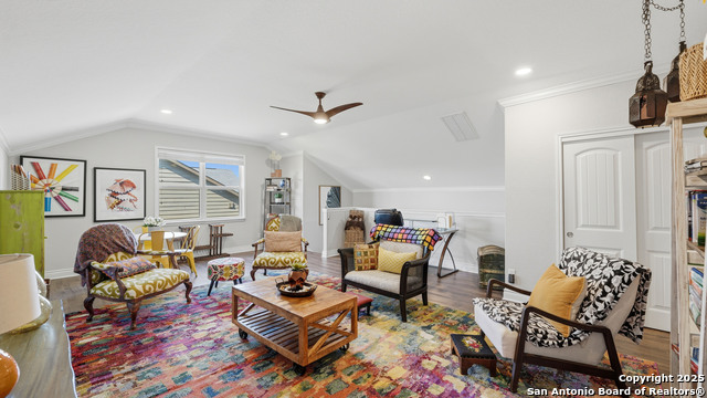 Image 34 of 50 For 743 Cirrus