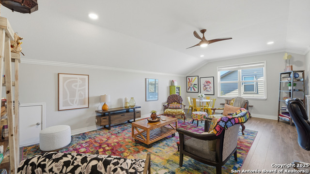 Image 35 of 50 For 743 Cirrus