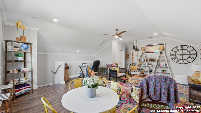 Image 36 of 50 For 743 Cirrus