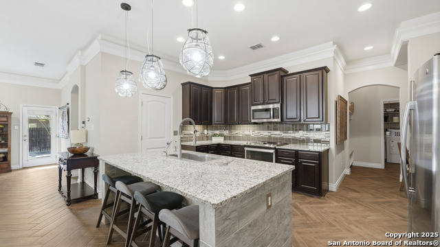 Image 4 of 50 For 743 Cirrus