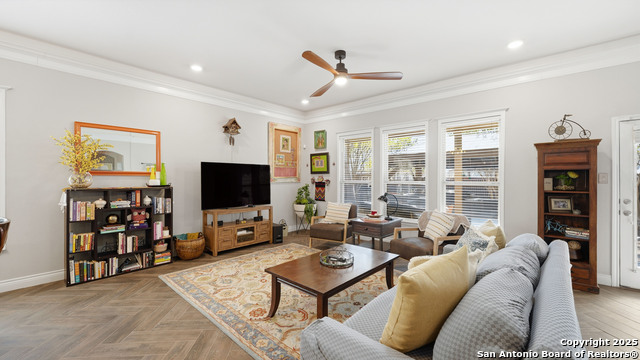 Image 6 of 50 For 743 Cirrus