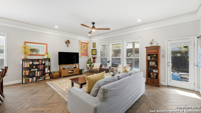 Image 7 of 50 For 743 Cirrus