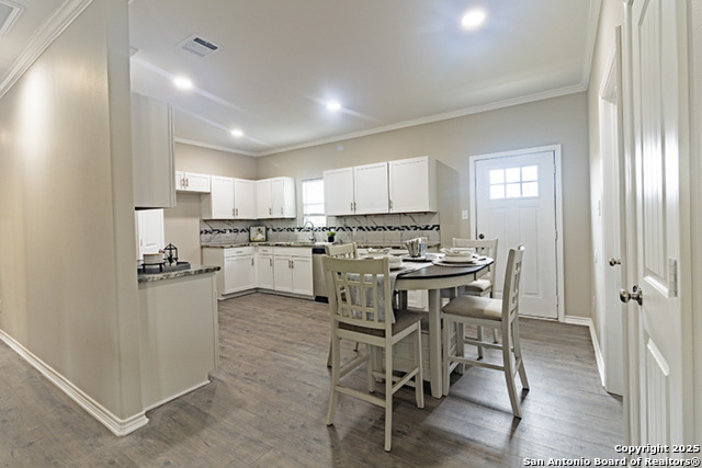 Image 3 of 11 For 803 Hall St  