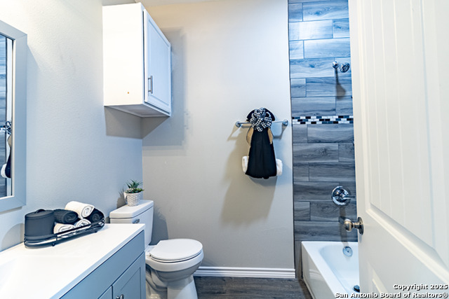 Image 7 of 11 For 803 Hall St  