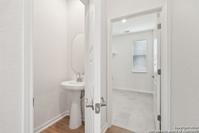 Listing photo id 24 for 9510 Quail Crest