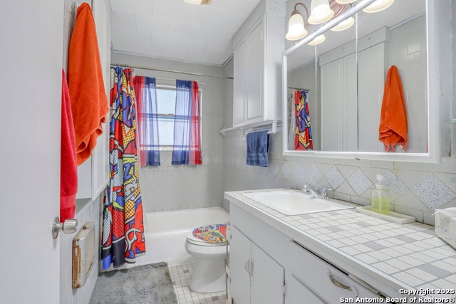 Image 42 of 55 For 914 6th  