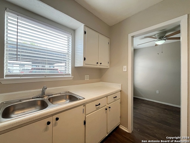 Image 11 of 32 For 2802 Lasses Blvd 30