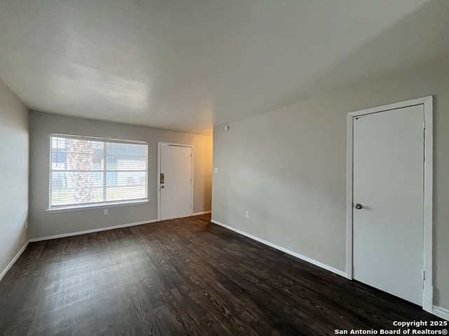 Image 8 of 32 For 2802 Lasses Blvd 30