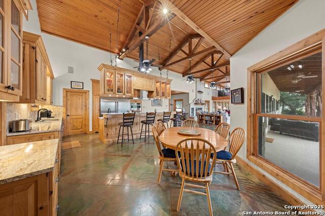 Listing photo id 15 for 2320 Fiedler Road