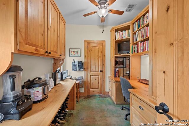 Listing photo id 16 for 2320 Fiedler Road