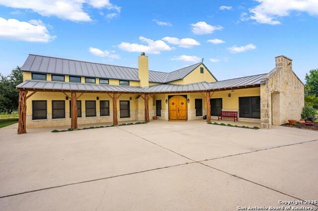 Listing photo id 0 for 2320 Fiedler Road