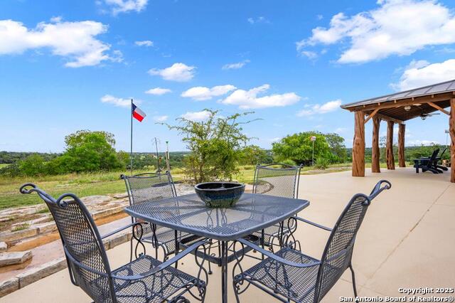 Listing photo id 32 for 2320 Fiedler Road