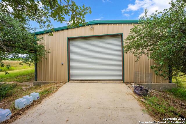 Listing photo id 39 for 2320 Fiedler Road