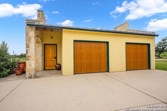 Listing photo id 42 for 2320 Fiedler Road