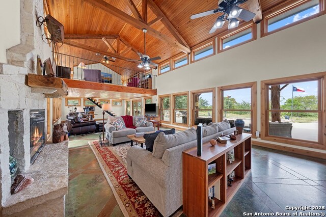 Listing photo id 4 for 2320 Fiedler Road